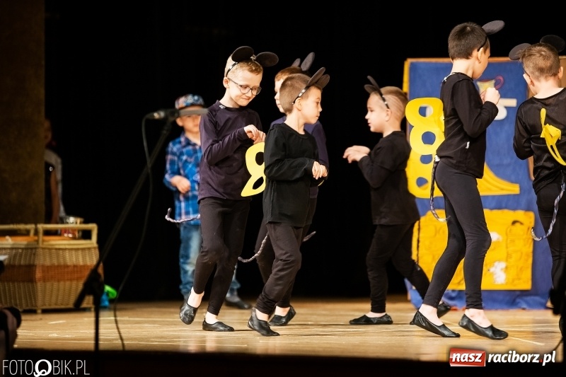 Zdjęcie w galerii na portalu naszraciborz.pl: Przedszkolaki z Przedszkola nr 11 wystąpiły dla swoich rodziców w RCK wiadomości z regionu
