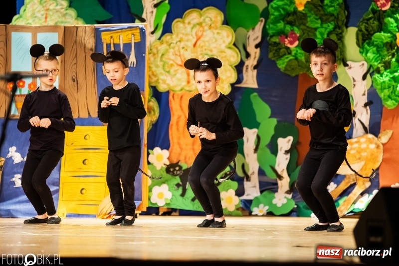 Zdjęcie w galerii na portalu naszraciborz.pl: Przedszkolaki z Przedszkola nr 11 wystąpiły dla swoich rodziców w RCK wiadomości z regionu