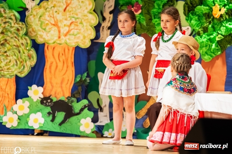 Zdjęcie w galerii na portalu naszraciborz.pl: Przedszkolaki z Przedszkola nr 11 wystąpiły dla swoich rodziców w RCK wiadomości z regionu