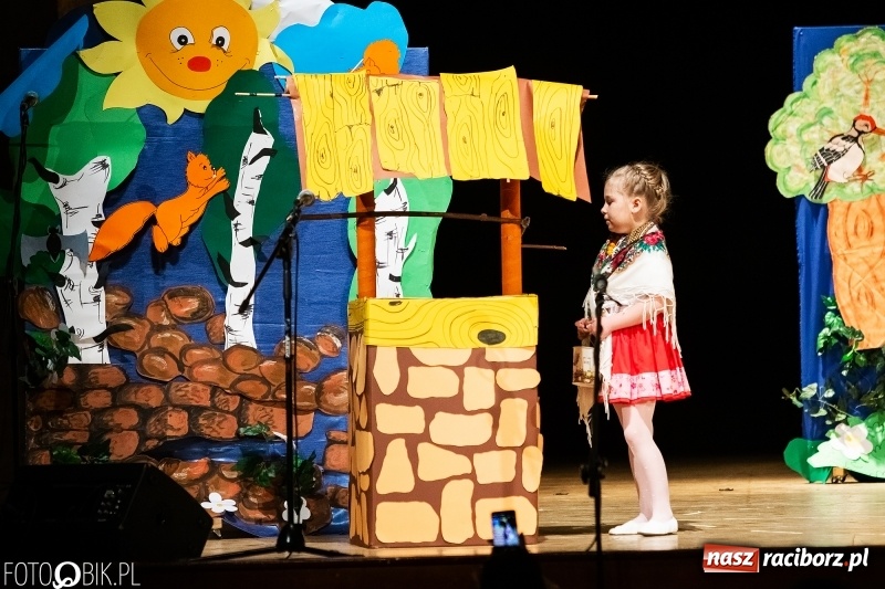 Zdjęcie w galerii na portalu naszraciborz.pl: Przedszkolaki z Przedszkola nr 11 wystąpiły dla swoich rodziców w RCK wiadomości z regionu