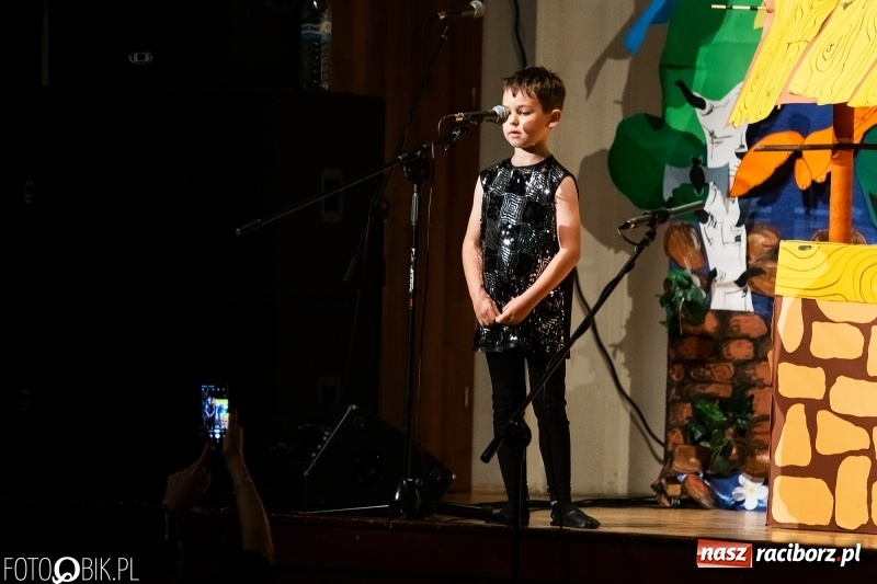 Zdjęcie w galerii na portalu naszraciborz.pl: Przedszkolaki z Przedszkola nr 11 wystąpiły dla swoich rodziców w RCK wiadomości z regionu