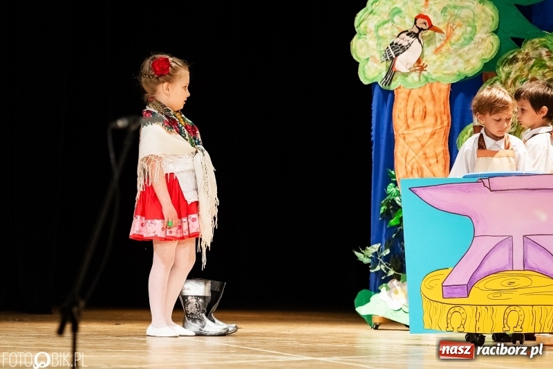 Zdjęcie w galerii na portalu naszraciborz.pl: Przedszkolaki z Przedszkola nr 11 wystąpiły dla swoich rodziców w RCK wiadomości z regionu