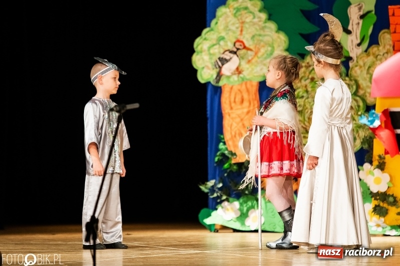 Zdjęcie w galerii na portalu naszraciborz.pl: Przedszkolaki z Przedszkola nr 11 wystąpiły dla swoich rodziców w RCK wiadomości z regionu