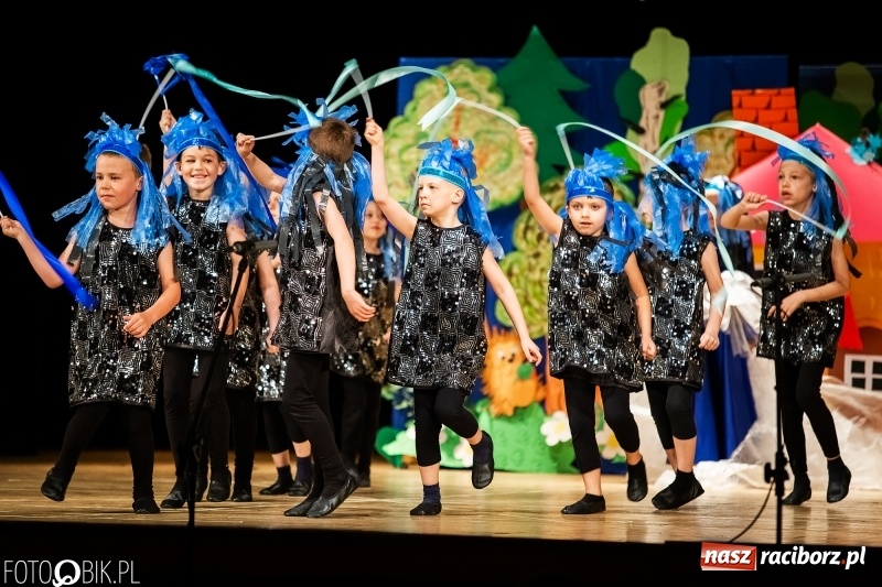 Zdjęcie w galerii na portalu naszraciborz.pl: Przedszkolaki z Przedszkola nr 11 wystąpiły dla swoich rodziców w RCK wiadomości z regionu