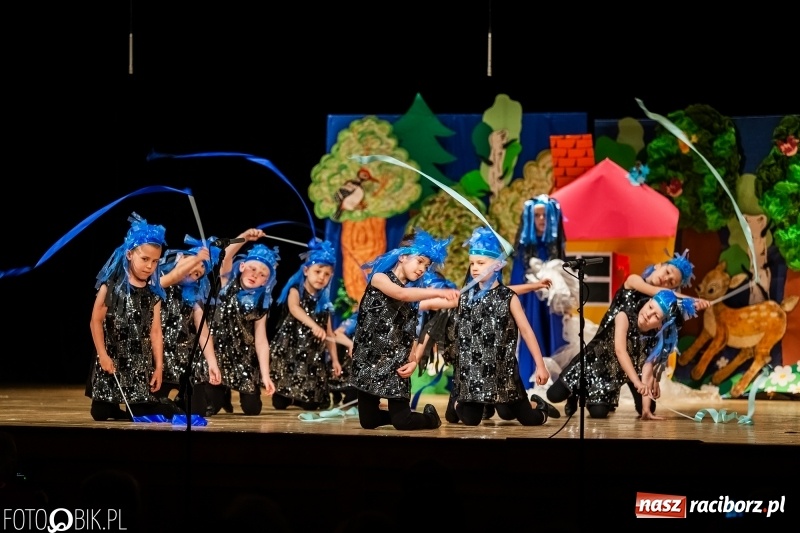 Zdjęcie w galerii na portalu naszraciborz.pl: Przedszkolaki z Przedszkola nr 11 wystąpiły dla swoich rodziców w RCK wiadomości z regionu
