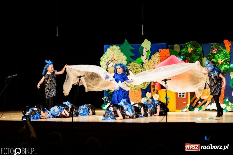 Zdjęcie w galerii na portalu naszraciborz.pl: Przedszkolaki z Przedszkola nr 11 wystąpiły dla swoich rodziców w RCK wiadomości z regionu