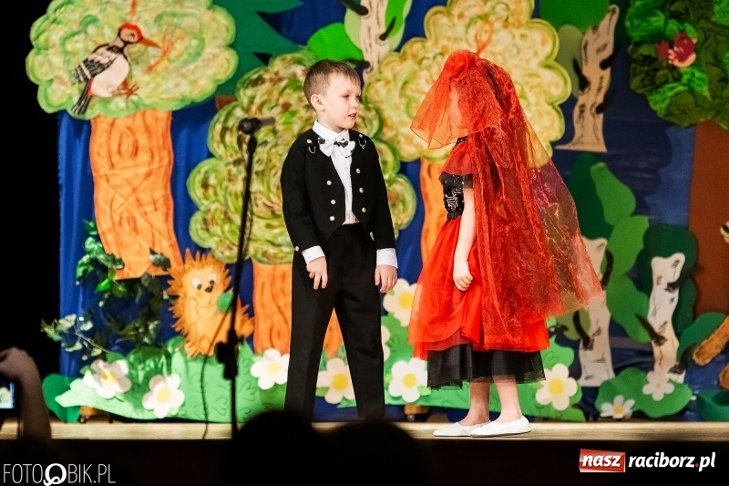 Zdjęcie w galerii na portalu naszraciborz.pl: Przedszkolaki z Przedszkola nr 11 wystąpiły dla swoich rodziców w RCK wiadomości z regionu