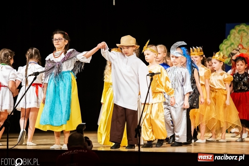 Zdjęcie w galerii na portalu naszraciborz.pl: Przedszkolaki z Przedszkola nr 11 wystąpiły dla swoich rodziców w RCK wiadomości z regionu