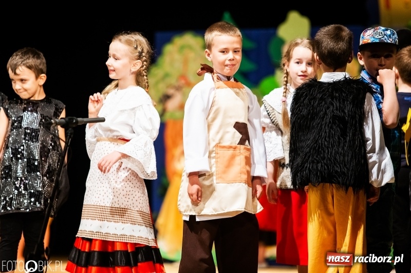 Zdjęcie w galerii na portalu naszraciborz.pl: Przedszkolaki z Przedszkola nr 11 wystąpiły dla swoich rodziców w RCK wiadomości z regionu