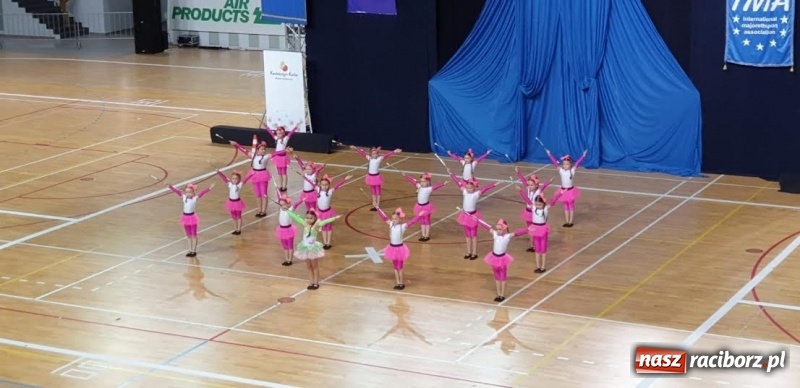 Zdjęcie w galerii na portalu naszraciborz.pl: Medalowe żniwa raciborskich mażoretek na Mistrzostwach Polski wiadomości z regionu