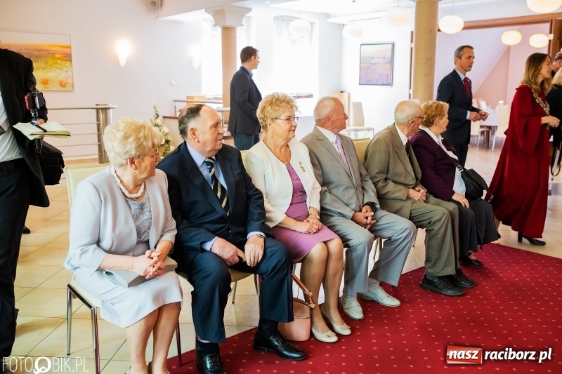 Zdjęcie w galerii na portalu naszraciborz.pl: Spędzili pół wieku razem. Małżeńskie jubileusze w raciborskim USC [FOTO i WIDEO] wiadomości z regionu