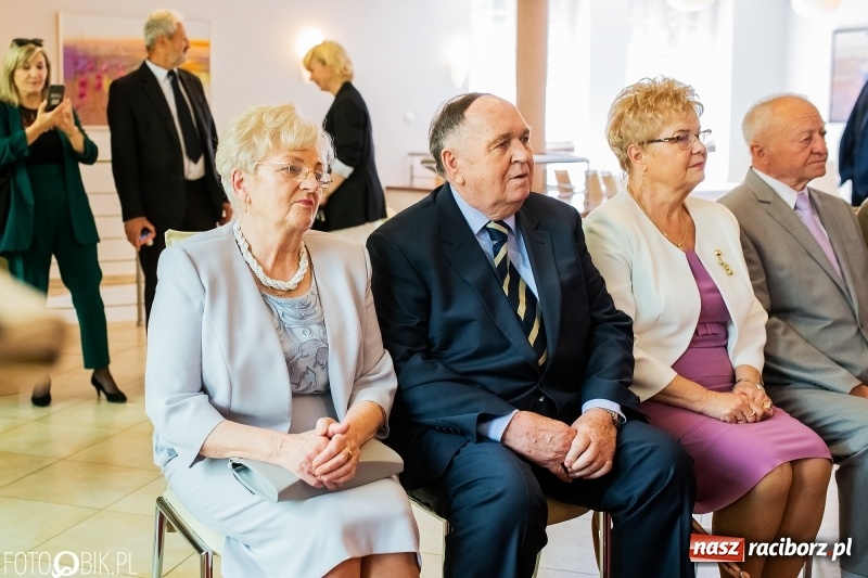 Zdjęcie w galerii na portalu naszraciborz.pl: Spędzili pół wieku razem. Małżeńskie jubileusze w raciborskim USC [FOTO i WIDEO] wiadomości z regionu