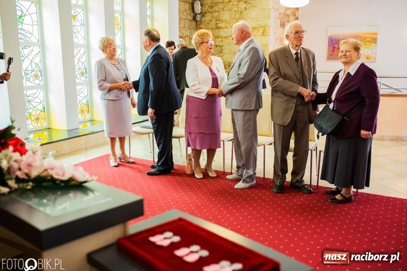 Zdjęcie w galerii na portalu naszraciborz.pl: Spędzili pół wieku razem. Małżeńskie jubileusze w raciborskim USC [FOTO i WIDEO] wiadomości z regionu