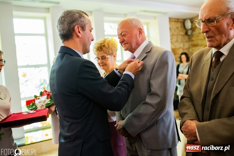 Zdjęcie w galerii na portalu naszraciborz.pl: Spędzili pół wieku razem. Małżeńskie jubileusze w raciborskim USC [FOTO i WIDEO] wiadomości z regionu