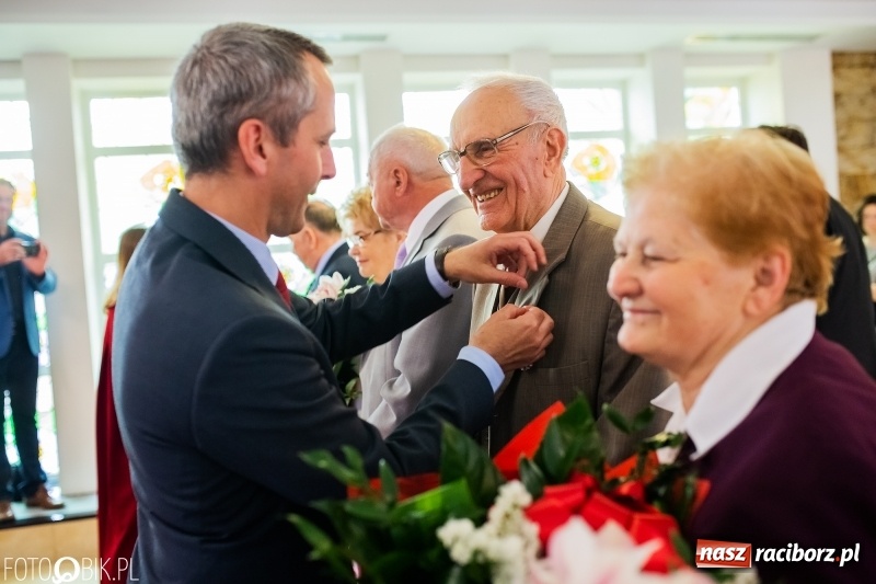 Zdjęcie w galerii na portalu naszraciborz.pl: Spędzili pół wieku razem. Małżeńskie jubileusze w raciborskim USC [FOTO i WIDEO] wiadomości z regionu