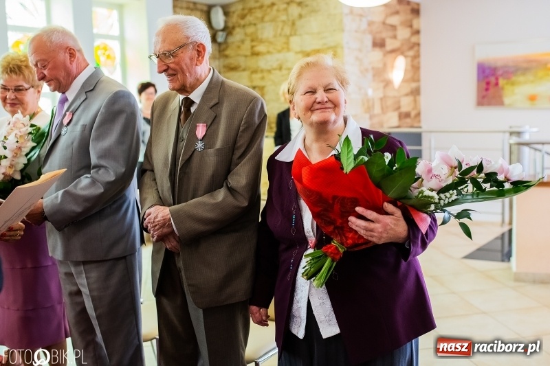 Zdjęcie w galerii na portalu naszraciborz.pl: Spędzili pół wieku razem. Małżeńskie jubileusze w raciborskim USC [FOTO i WIDEO] wiadomości z regionu