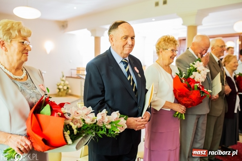 Zdjęcie w galerii na portalu naszraciborz.pl: Spędzili pół wieku razem. Małżeńskie jubileusze w raciborskim USC [FOTO i WIDEO] wiadomości z regionu