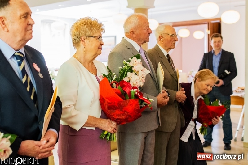 Zdjęcie w galerii na portalu naszraciborz.pl: Spędzili pół wieku razem. Małżeńskie jubileusze w raciborskim USC [FOTO i WIDEO] wiadomości z regionu