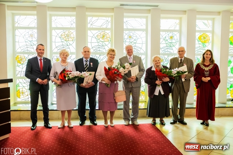 Zdjęcie w galerii na portalu naszraciborz.pl: Spędzili pół wieku razem. Małżeńskie jubileusze w raciborskim USC [FOTO i WIDEO] wiadomości z regionu