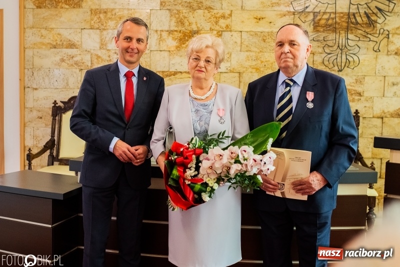 Zdjęcie w galerii na portalu naszraciborz.pl: Spędzili pół wieku razem. Małżeńskie jubileusze w raciborskim USC [FOTO i WIDEO] wiadomości z regionu