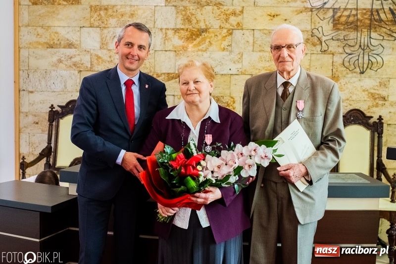 Zdjęcie w galerii na portalu naszraciborz.pl: Spędzili pół wieku razem. Małżeńskie jubileusze w raciborskim USC [FOTO i WIDEO] wiadomości z regionu