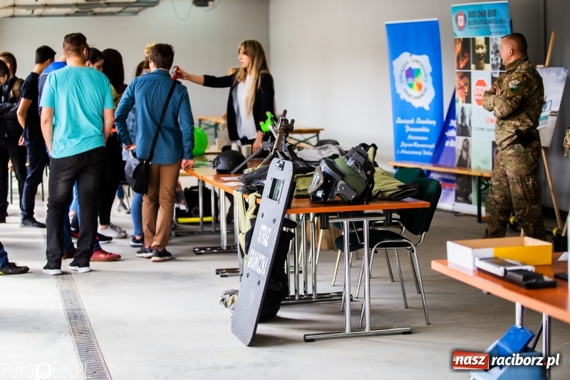 Zdjęcie w galerii na portalu naszraciborz.pl: Śląska Straż Graniczna świętowała. Uroczysty apel w raciborskiej komendzie [FOTO i WIDEO] wiadomości z regionu