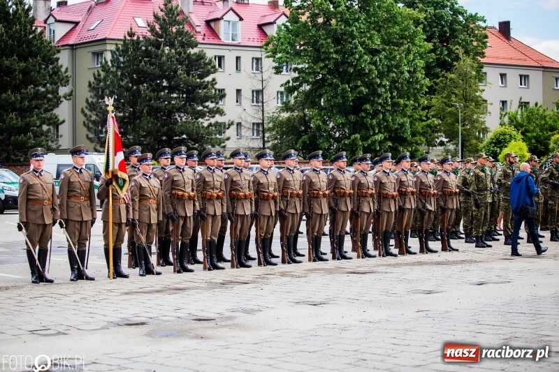 Zdjęcie w galerii na portalu naszraciborz.pl: Śląska Straż Graniczna świętowała. Uroczysty apel w raciborskiej komendzie [FOTO i WIDEO] wiadomości z regionu