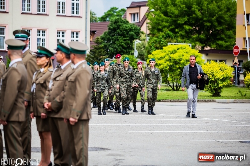 Zdjęcie w galerii na portalu naszraciborz.pl: Śląska Straż Graniczna świętowała. Uroczysty apel w raciborskiej komendzie [FOTO i WIDEO] wiadomości z regionu