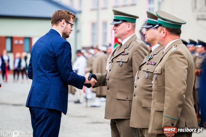 Zdjęcie w galerii na portalu naszraciborz.pl: Śląska Straż Graniczna świętowała. Uroczysty apel w raciborskiej komendzie [FOTO i WIDEO] wiadomości z regionu