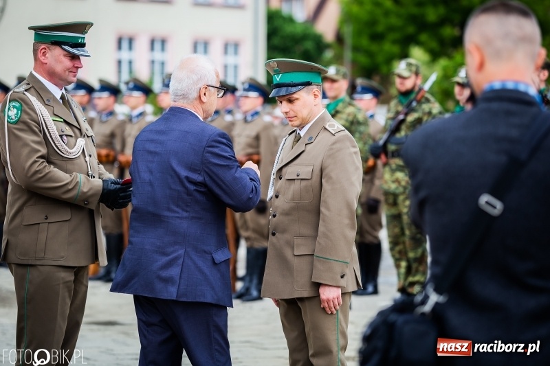 Zdjęcie w galerii na portalu naszraciborz.pl: Śląska Straż Graniczna świętowała. Uroczysty apel w raciborskiej komendzie [FOTO i WIDEO] wiadomości z regionu