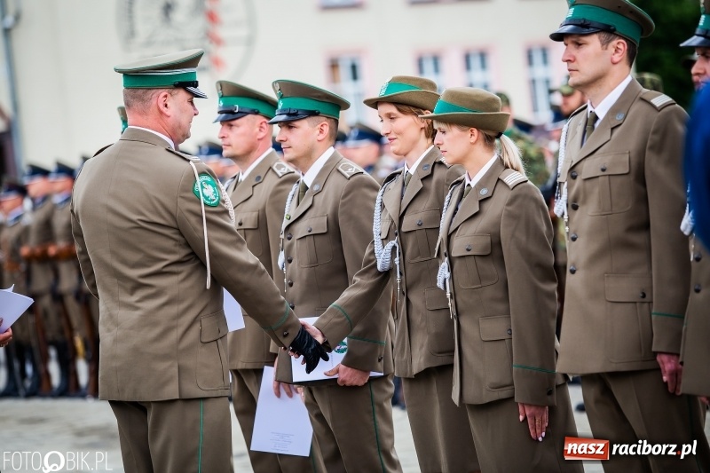 Zdjęcie w galerii na portalu naszraciborz.pl: Śląska Straż Graniczna świętowała. Uroczysty apel w raciborskiej komendzie [FOTO i WIDEO] wiadomości z regionu