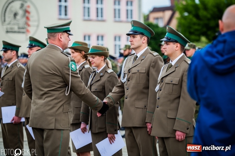 Zdjęcie w galerii na portalu naszraciborz.pl: Śląska Straż Graniczna świętowała. Uroczysty apel w raciborskiej komendzie [FOTO i WIDEO] wiadomości z regionu