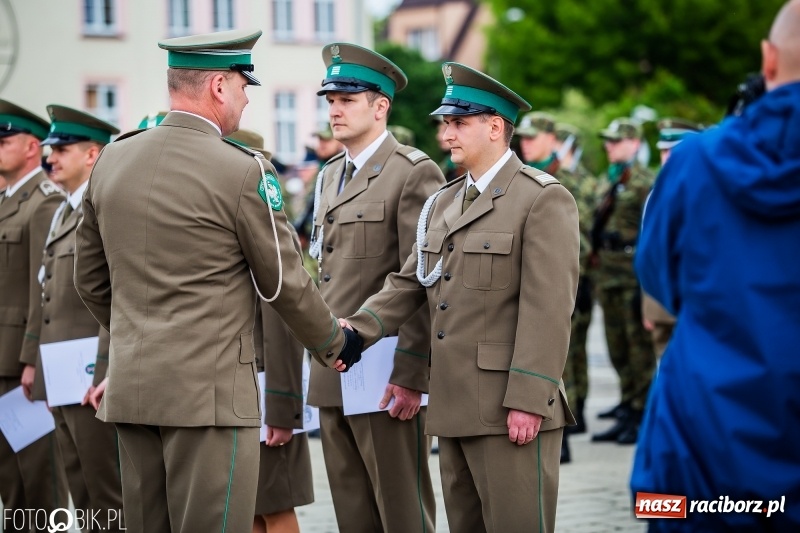 Zdjęcie w galerii na portalu naszraciborz.pl: Śląska Straż Graniczna świętowała. Uroczysty apel w raciborskiej komendzie [FOTO i WIDEO] wiadomości z regionu