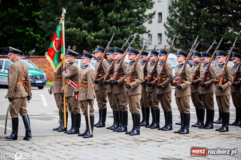 Zdjęcie w galerii na portalu naszraciborz.pl: Śląska Straż Graniczna świętowała. Uroczysty apel w raciborskiej komendzie [FOTO i WIDEO] wiadomości z regionu