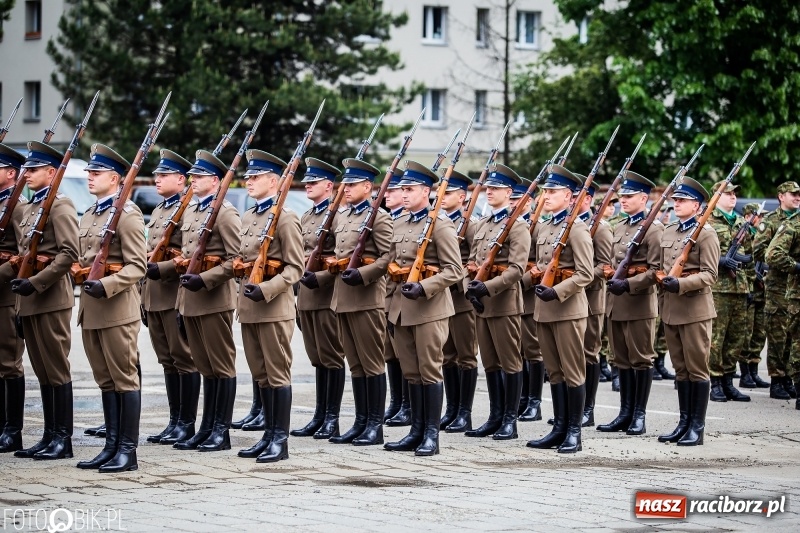 Zdjęcie w galerii na portalu naszraciborz.pl: Śląska Straż Graniczna świętowała. Uroczysty apel w raciborskiej komendzie [FOTO i WIDEO] wiadomości z regionu