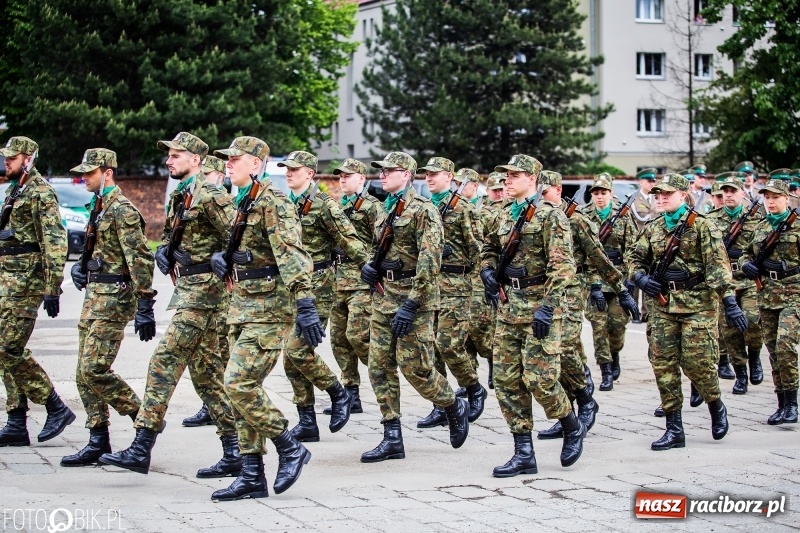 Zdjęcie w galerii na portalu naszraciborz.pl: Śląska Straż Graniczna świętowała. Uroczysty apel w raciborskiej komendzie [FOTO i WIDEO] wiadomości z regionu
