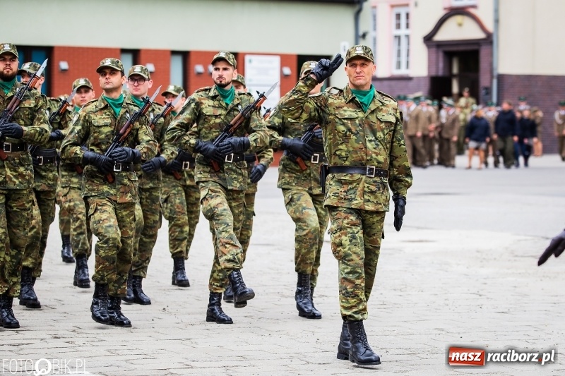 Zdjęcie w galerii na portalu naszraciborz.pl: Śląska Straż Graniczna świętowała. Uroczysty apel w raciborskiej komendzie [FOTO i WIDEO] wiadomości z regionu