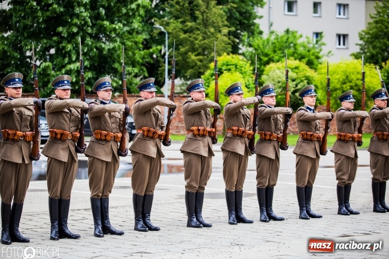 Zdjęcie w galerii na portalu naszraciborz.pl: Śląska Straż Graniczna świętowała. Uroczysty apel w raciborskiej komendzie [FOTO i WIDEO] wiadomości z regionu