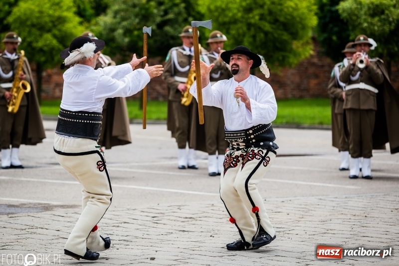 Zdjęcie w galerii na portalu naszraciborz.pl: Śląska Straż Graniczna świętowała. Uroczysty apel w raciborskiej komendzie [FOTO i WIDEO] wiadomości z regionu