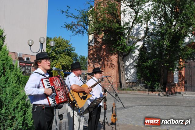 Zdjęcie w galerii na portalu naszraciborz.pl: Koncerty letnie na Rynku rozpoczęte wiadomości z regionu