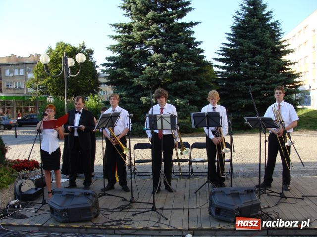 Zdjęcie w galerii na portalu naszraciborz.pl: Koncerty letnie na Rynku rozpoczęte wiadomości z regionu