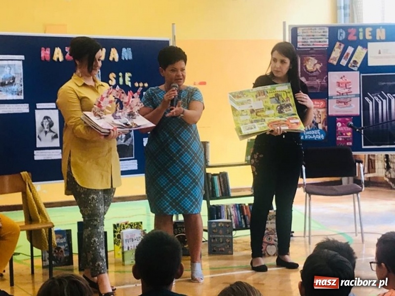 Zdjęcie w galerii na portalu naszraciborz.pl: Głośne czytanie w SP 13 na Światowy Dzień Książki  wiadomości z regionu