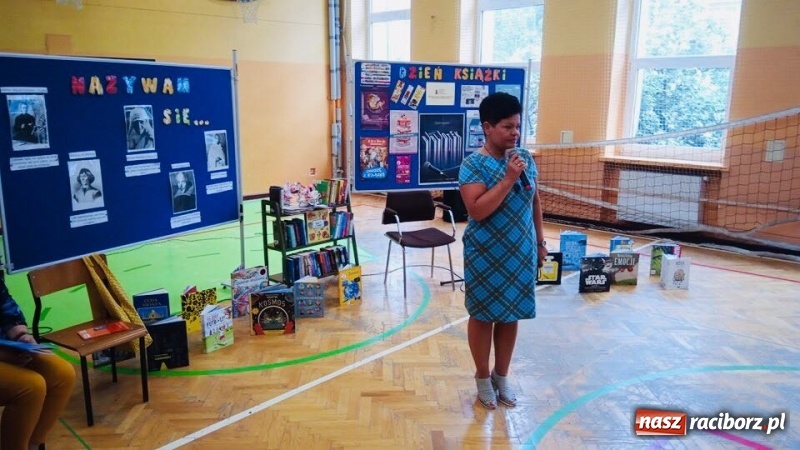Zdjęcie w galerii na portalu naszraciborz.pl: Głośne czytanie w SP 13 na Światowy Dzień Książki  wiadomości z regionu