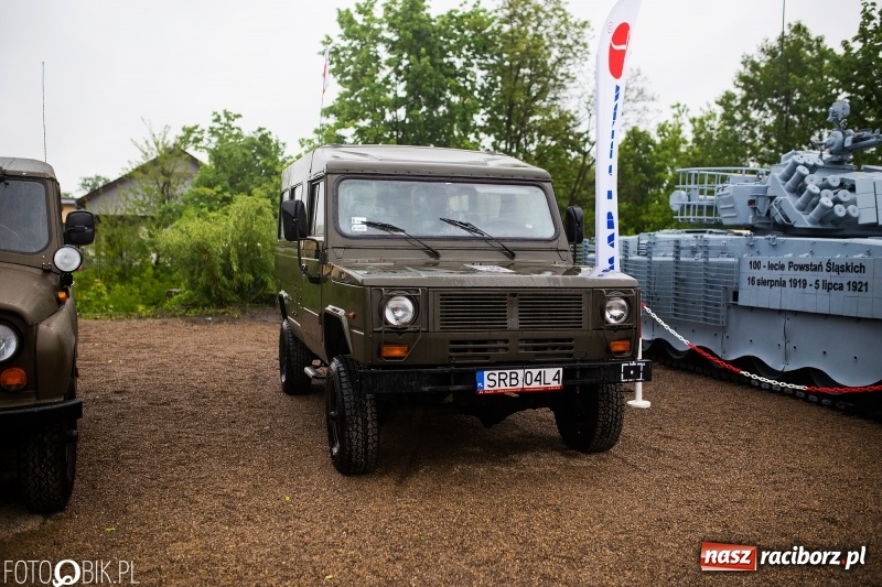 Zdjęcie w galerii na portalu naszraciborz.pl: Patriotyczna uroczystość w Kuźni Raciborskiej w strugach deszczu [FOTO] wiadomości z regionu