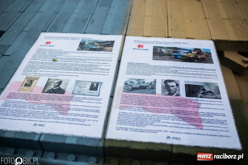 Zdjęcie w galerii na portalu naszraciborz.pl: Patriotyczna uroczystość w Kuźni Raciborskiej w strugach deszczu [FOTO] wiadomości z regionu