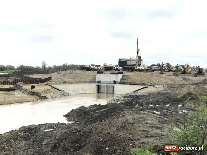 Zdjęcie w galerii na portalu naszraciborz.pl: Stany ostrzegawcze na Odrze wciąż przekroczone [FOTO i WIDEO] wiadomości z regionu