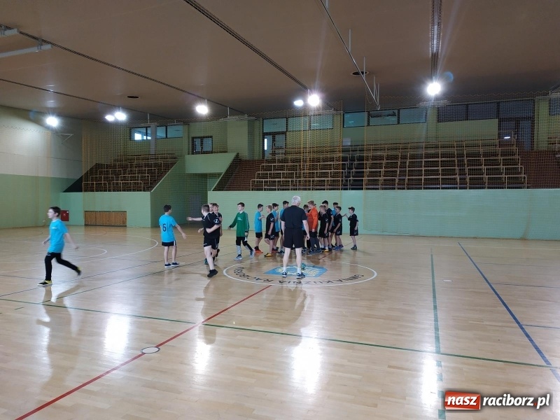 Zdjęcie w galerii na portalu naszraciborz.pl: Młodzi szczypiorniści rywalizowali w Kuźni Raciborskiej  wiadomości z regionu