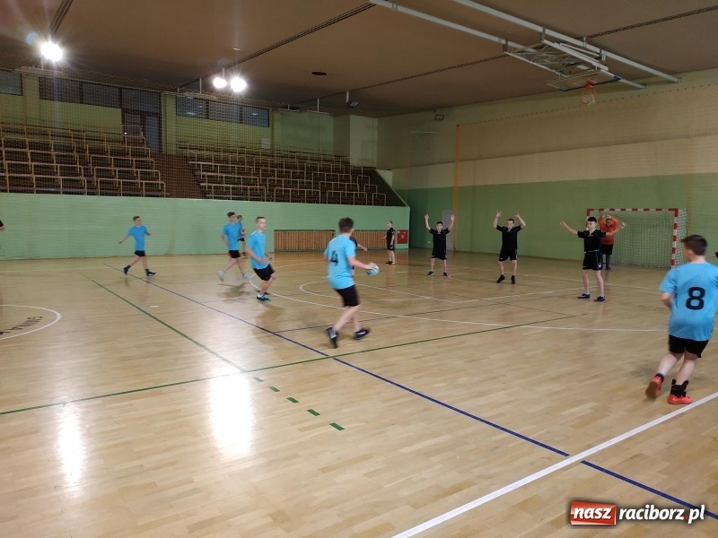 Zdjęcie w galerii na portalu naszraciborz.pl: Młodzi szczypiorniści rywalizowali w Kuźni Raciborskiej  wiadomości z regionu