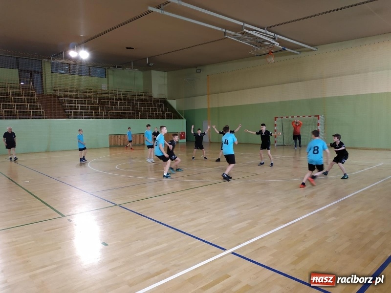 Zdjęcie w galerii na portalu naszraciborz.pl: Młodzi szczypiorniści rywalizowali w Kuźni Raciborskiej  wiadomości z regionu