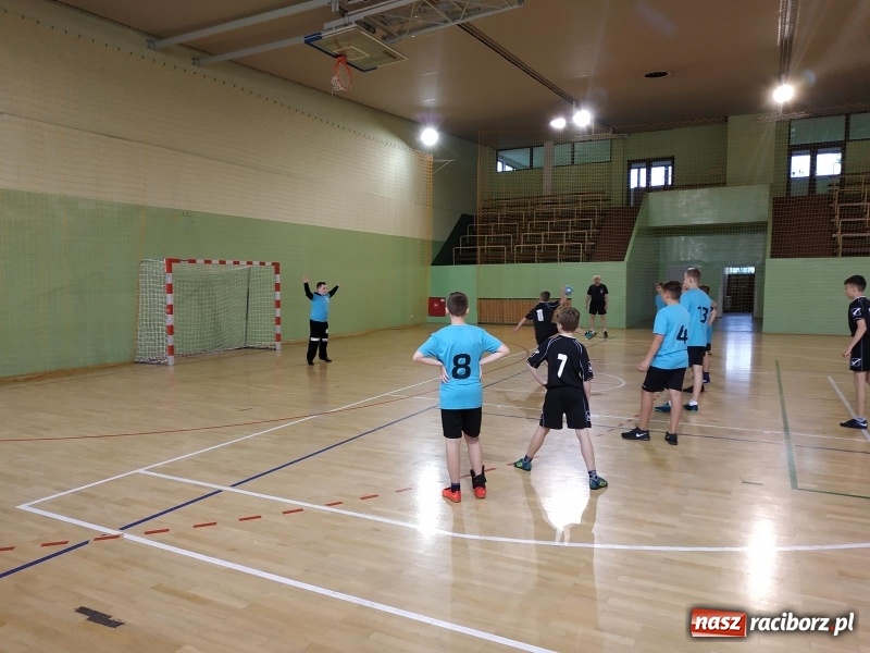 Zdjęcie w galerii na portalu naszraciborz.pl: Młodzi szczypiorniści rywalizowali w Kuźni Raciborskiej  wiadomości z regionu